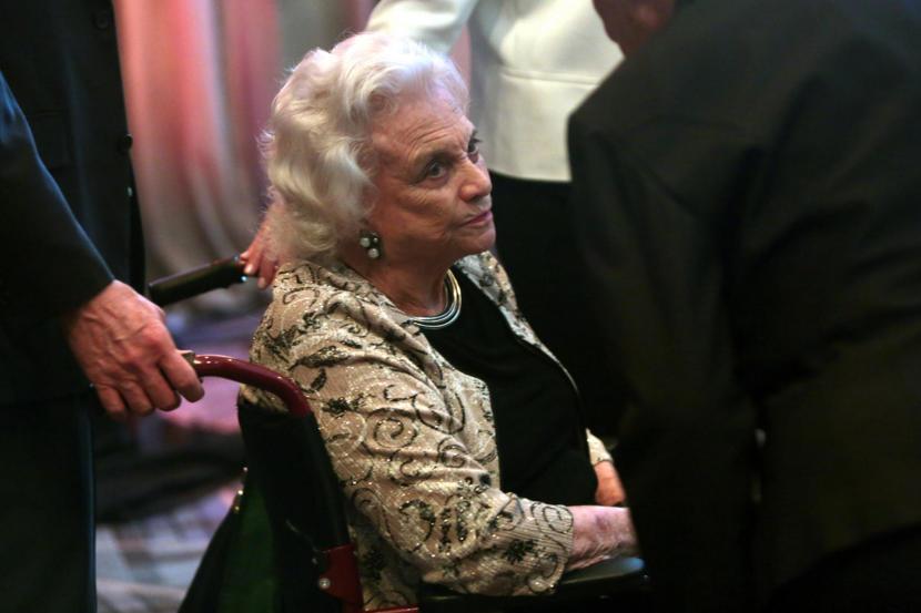 Sandra Day Oconnor First Woman On The Supreme Court Suffers From