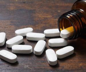 Naproxen: Uses, Dosage & Side Effects | FindATopDoc